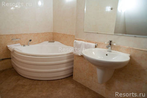Famil Hotel 4